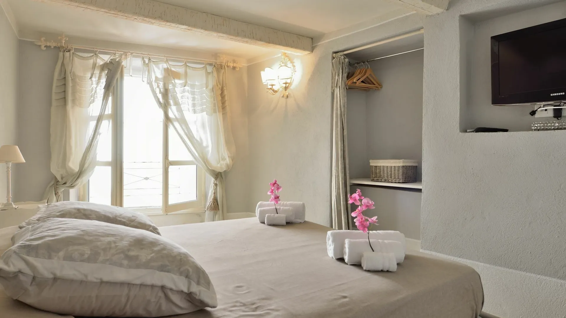 Saint Tropez Suite Apartment