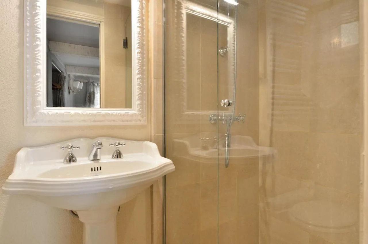Saint Tropez Suite Apartment